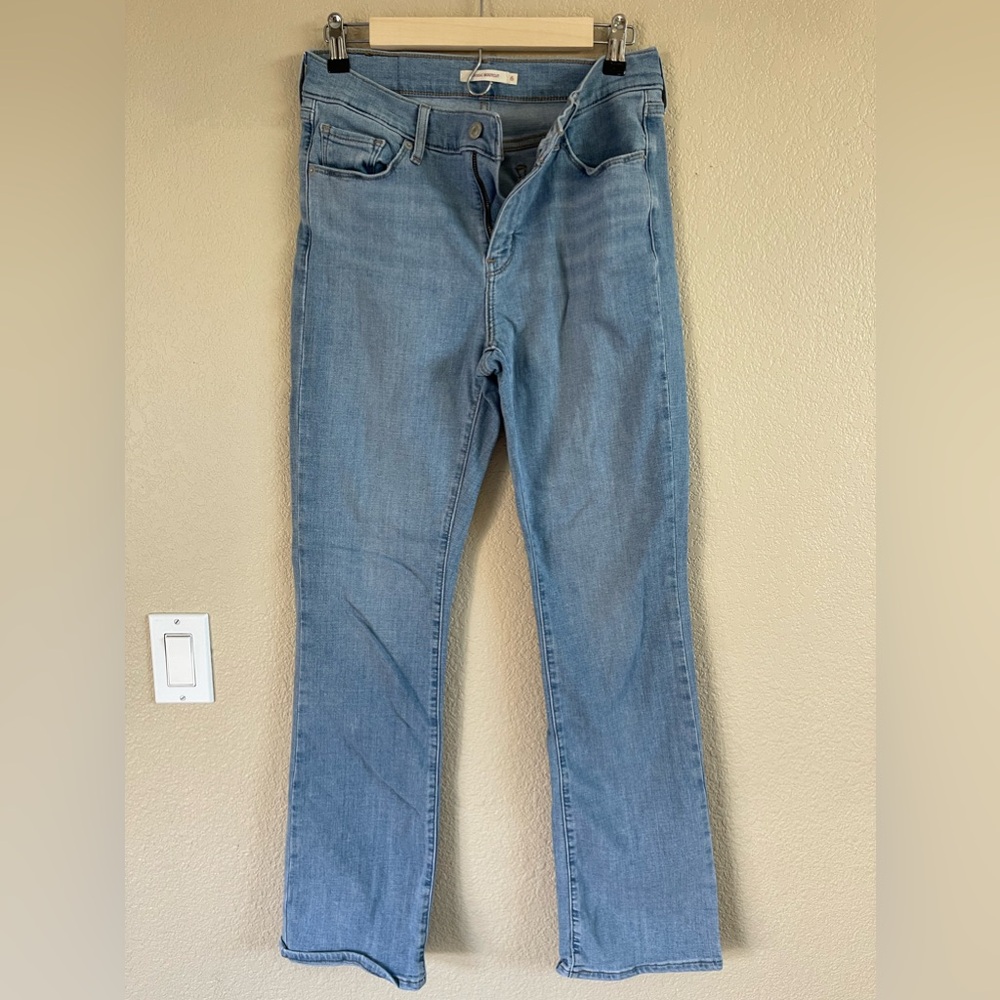 Levi’s Stretch Bootcut Jean Size 6